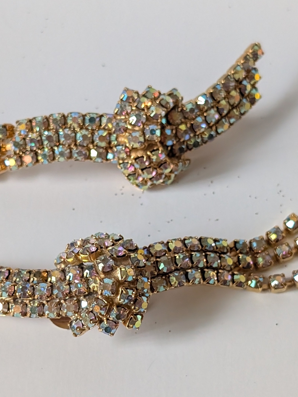 Vintage Aurora Borealis Rhinestone Gold-Tone Ribbon shoe clips - Picture 7 of 9